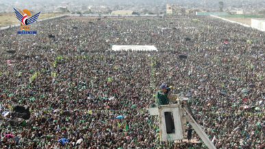 حشود غير مسبوقة بساحتي الرسول الأعظم في عمران وحوث بذكرى المولد النبوي