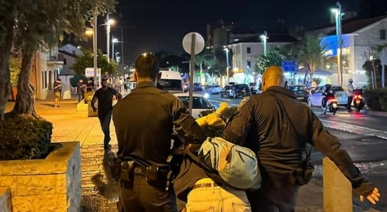 العدو الصهيوني يعتقل عشرة فلسطيينين ويعتدي على آخرين في مدينة حيفا 