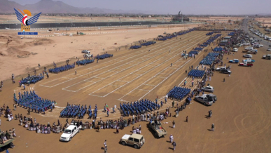 محمد الحوثي​ في عرض كشفي مهيب بصعدة مخاطبا العدو: "هؤلاء هم كتائب محمد وجنود علي ومدد فلسطين" 