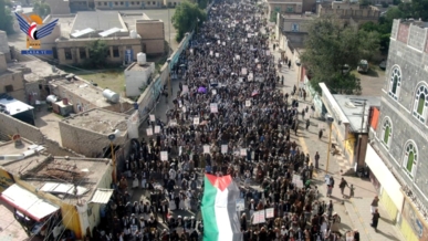 مسيرات حاشدة في 41 ساحة بذمار نصرة لغزة واحتفالًا بالنصر على أمريكا