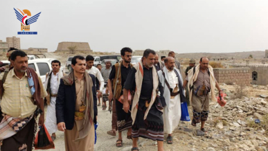 محافظ البيضاء يلتقي مشايخ ووجهاء عزلة الضحاكي آل مشدل