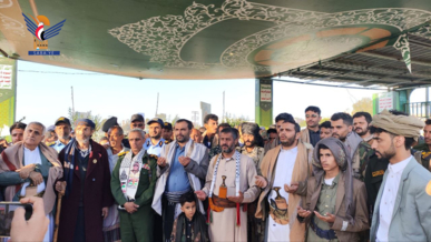 محافظا ذمار وأبين يزوران روضة الشهداء بمدينة ذمار