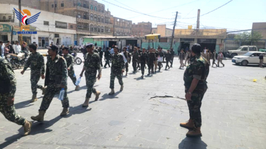 مسير مسلح بمديرية الوحدة بأمانة العاصمة لتأكيد الجهوزية والبراءة من الخونة والعملاء