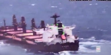 رداً على مجزرة النصيرات.. اليمن يستهدف مدمّرة بريطانية وسفينتين في البحر الأحمر