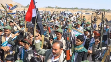 عرض شعبي لخريجي دورات "طوفان الأقصى" في عزلة فلة بصعدة