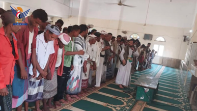 تشييع جثمان الشهيد هادي عمودي بمديرية المراوعة في الحديدة