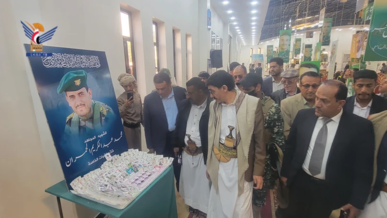 الصعدي والبخيتي يفتتحان معرض صور الشهداء والمجسمات بجامعة صنعاء