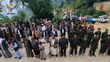 عرض لقوات التعبئة بمديرية بني العوام في حجة بالعيد الـ 11 لثورة 21 سبتمبر