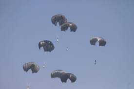 "الإعلامي الحكومي" بغزة: العدو الصهيوني يعزز هندسة الفوضى ويحرم المجوعين من المساعدات