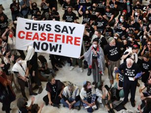 "نيويورك تايمز": الحرب على غزّة تعمّق عزلة "إسرائيل"حتى بين الشتات اليهود