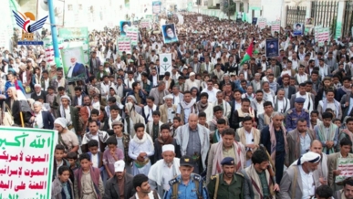 مسيرات حاشدة في حجة تحت شعار "لنصرة غزة.. بقوة الله هزمنا أمريكا وسنهزم إسرائيل"