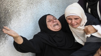 34 شهيدا على الأقل وعشرات الجرحى برصاص وقصف العدو الإسرائيلي عدة مناطق في غزة