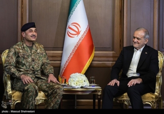 الرئيس الإيراني يستقبل قائد الجيش الباكستاني