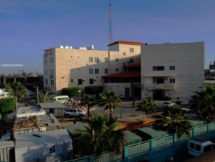 العدو الصهيوني يستهدف مشفى "الأقصى" بدير البلح في غزة بطائرات انتحارية