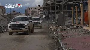 القسام تسلم 4 جثث لأسرى "إسرائيليين" للصليب الأحمر