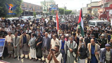 مسير لطلاب مدارس مدينة البيضاء تنديدا بجرائم الإبادة والتجويع بحق أهالي غزة