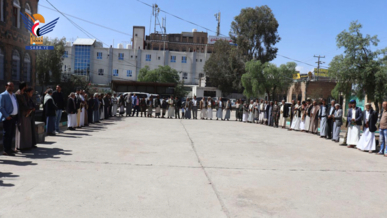 وقفة لمنسوبي مصلحة الضرائب بذمار تنديدا بمجازر العدو الصهيوني في غزة