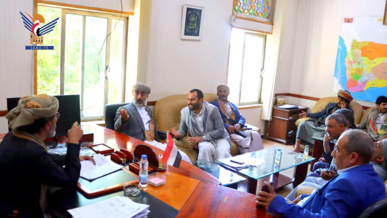 نائب وزير الإدارة والتنمية المحلية يناقش مع محافظ المحويت مستوى تنفيذ المشاريع بالمحافظة