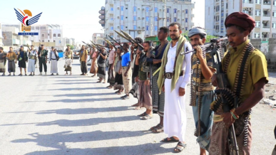 أبناء مديرية الميناء بالحديدة يحتشّدون لتجديد النفير في مواجهة مخططات ومؤامرات الأعداء