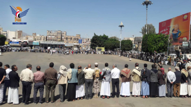 وقفة بمديرية التحرير في أمانة العاصمة إعلاناً لوثيقة الشرف القبلي والجهوزية لمواجهة العدوان