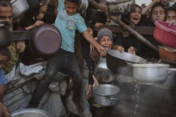 أكثر من 100 منظمة تطالب بضغط دولي على "إسرائيل" لوقف تجويع غزة