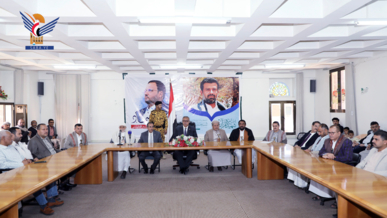 الدكتور بن حبتور يطلع خلال زيارته لوزارة الخدمة المدنية على خطة النزول لفرق التفتيش