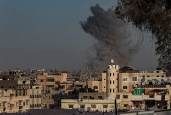 شهيدان ومصابون إثر قصف العدو خيمة نازحين فلسطينيين في مواصي القرارة بخان يونس