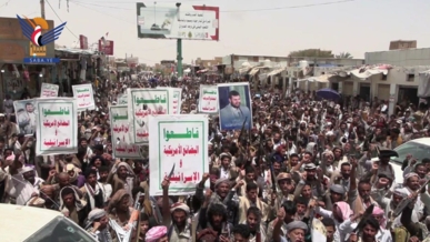 مسيرات حاشدة في 52 ساحة بالجوف تحت شعار "ثباتًا مع غزة.. سنصعِّــدُ في مواجهة جريمة الإبادة والتجويع"