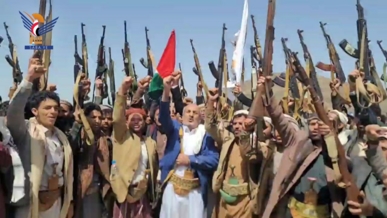 صنعاء.. مسير ووقفة مسلحة لمنتسبي 'قوات التعبئة' في الحيمة الداخلية