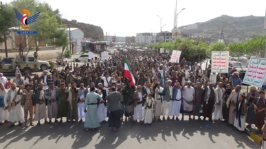 أبناء تعز يحتشدون في 98 ساحة في مسيرات "محور واحد صف واحد في مواجهة الطغيان الأمريكي الإسرائيلي"