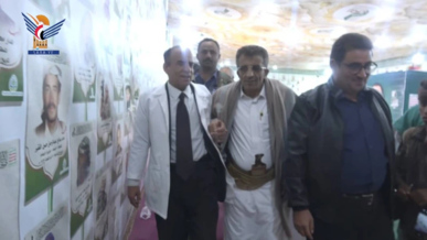 منتسبو مستشفى رداع المركزي ومكتب الصحة يزورون معرض وروضة الشهداء