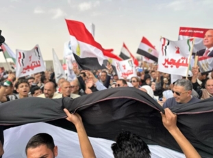  آلاف المصريين يحتشدون في العريش رفضاً لتهجير الفلسطينيين