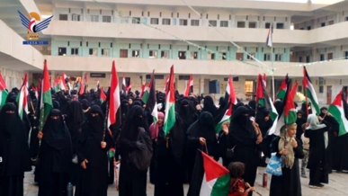 الحديدة.. وقفة نسائية تحت شعار "ثابتون مع غزة العزة.. بلا سقف ولا خطوط حمراء"