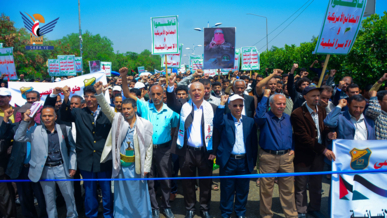    مسيرة طلابية وأكاديمية حاشدة بجامعة صنعاء لنصرة الأقصى وغزة والرد قادم