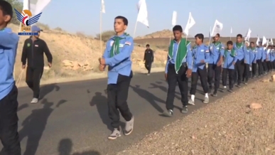 مسير لطلاب مدرسة السيد القائد الصيفية بمديرية صرواح في مأرب