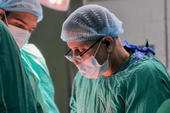 مدير مستشفى المعمداني يرفض مطالب العدو الصهيوني بمغادرة شمال غزة