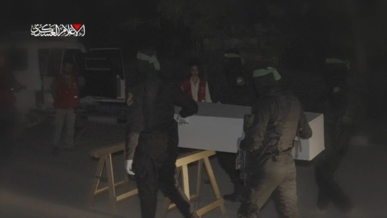 "القسام": سنسلم جثة أحد الأسرى الصهاينة الليلة