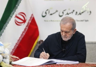 الرئيس الإيراني يسخر من تصريحات نتنياهو: كيان يحرم شعب غزة من الماء يريد جلبه لشعب إيران