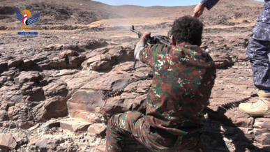 مناورة عسكرية لخريجي دورات "طوفان الأقصى" من التشكيلات الأمنية بذمار