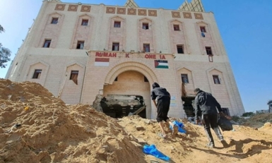 مدير المستشفى الإندونيسي بغزة: وضع المشفى كارثي و70 % من الإصابات خطيرة مدير المستشفى الإندونيسي بغزة: وضع المشفى كارثي و70 % من الإصابات خطيرة