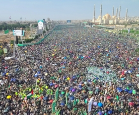 بحشود ملايينية هي الأكبر على الإطلاق اليمنيون يبهرون العالم بإحياء المولد النبوي الشريف