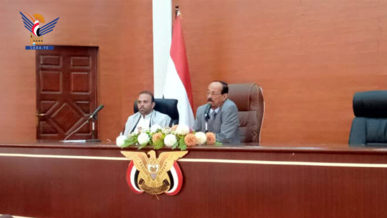 العيدروس يطلع على مستوى الانضباط الوظيفي بمجلس الشورى