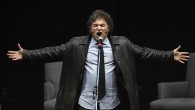 الرئيس الأرجنتيني يقبل استقالة رئيس الحكومة "استجابة لدعوات التجديد السياسي"