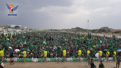  أبناء البيضاء يحتشدون في ساحة الرسول الأعظم بالسوادية احتفاء بذكرى مولده الشريف