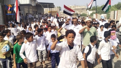 مسيرة طلابية بمديرية التحيتا نصرة لغزة وتنديداً بجرائم الحصار والتجويع