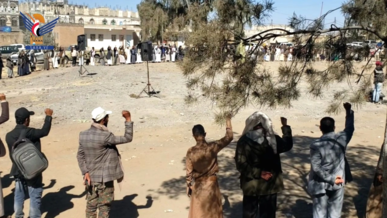 وقفة لمنتسبي فرع هيئة الأراضي في ذمار تنديدًا باستمرار المجازر بحق الفلسطينيين