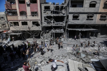 جيش العدو الإسرائيلي يواصل قصف وتدمير العمارات السكنية والمنازل بمدينة غزة