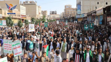 مسيرات حاشدة في الضالع رفضا للمؤامرة الأمريكية وتأكيدا على الثبات مع غزة