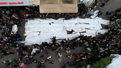 "الإعلامي الحكومي" بغزة يدين السلوك الإجرامي الصهيوني في استشهاد 20 فلسطينيا بانقلاب شاحنة