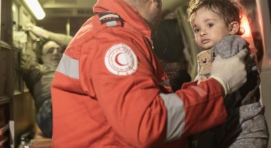 الأكفان بديلا عن ملابس العيد في غزة: العدو الصهيوني يمعن في حرب الإبادة  